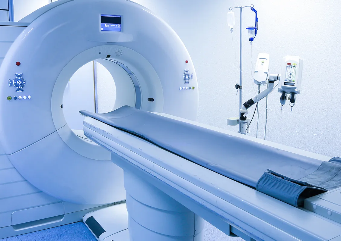 Un tomodensitomètre.