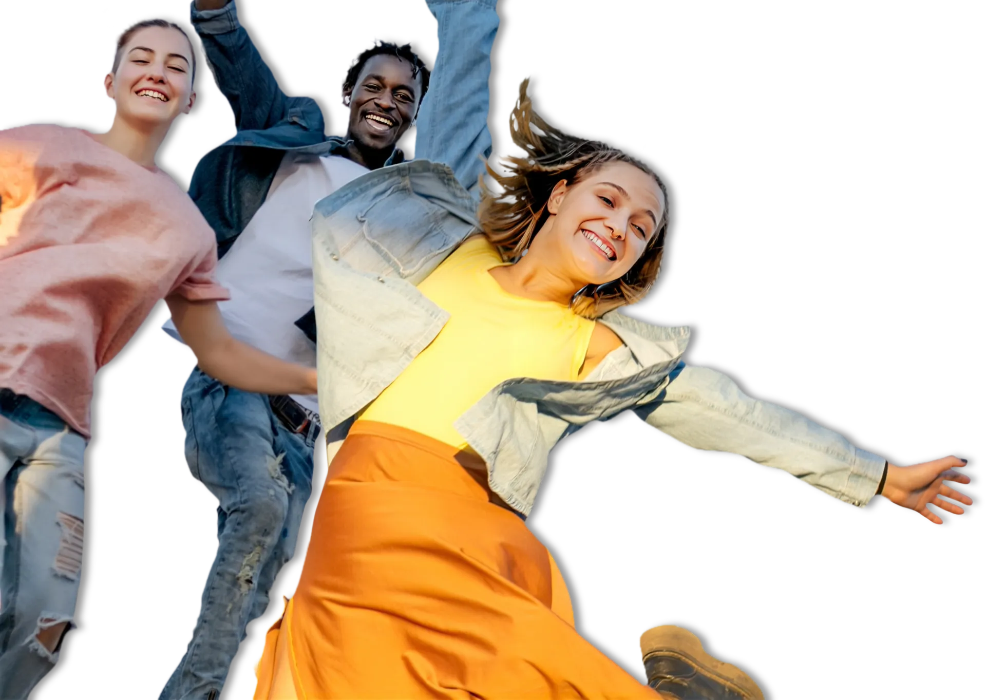 Trois adolescentes et adolescents qui sautent dans les airs.